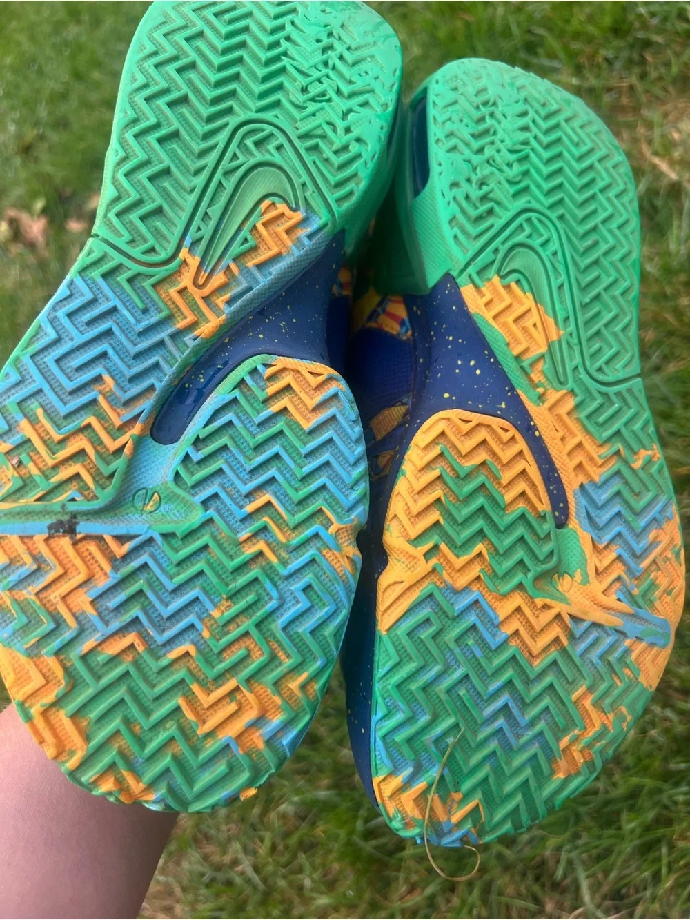 LeBron Witness 7 'Kaleidoscope' youth basketball shoes size 7 youth
